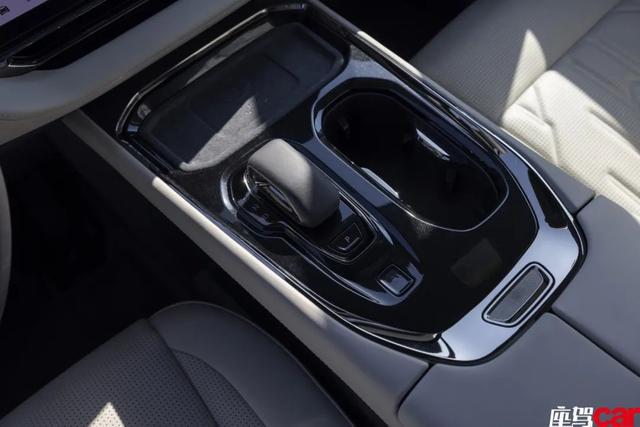 009 CAR REVIEWS凯发网址情绪价值拉满——试驾极氪(图1)