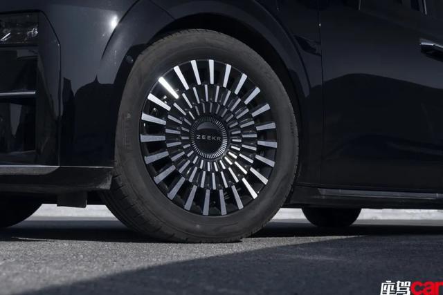 009 CAR REVIEWS凯发网址情绪价值拉满——试驾极氪(图10)